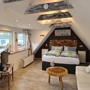 https://stylisches-garden-cottage.hotelsinbremen.net